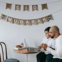 Trend Viral Baju Kemeja Cowok Spesial Idul Adha yang Wajib Kamu Coba