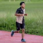 5 Tips Tampil Kece Buat Pelari Kalcer di Event Running 2026 6 Indonesian Male runner in marathon event