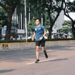 7 Cara Memilih Sepatu Running yang Benar Biar Lari Makin Nyaman 6 man running shoes