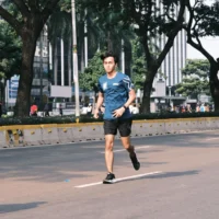 7 Cara Memilih Sepatu Running yang Benar Biar Lari Makin Nyaman