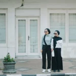 Indonesian women wearing culottes